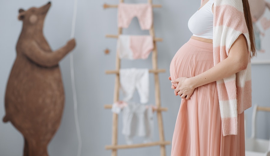 روتين العناية بالبشرة في فترة الحمل ليلا ونهارا - الدليل النهائي