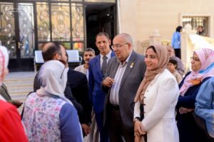 مدير المركز دكتور احمد جمال ومدير علاقات عامه الاستاذه رغده سالم واطباء المركز وأمن مكتب المدير الاستاذ علي موسي